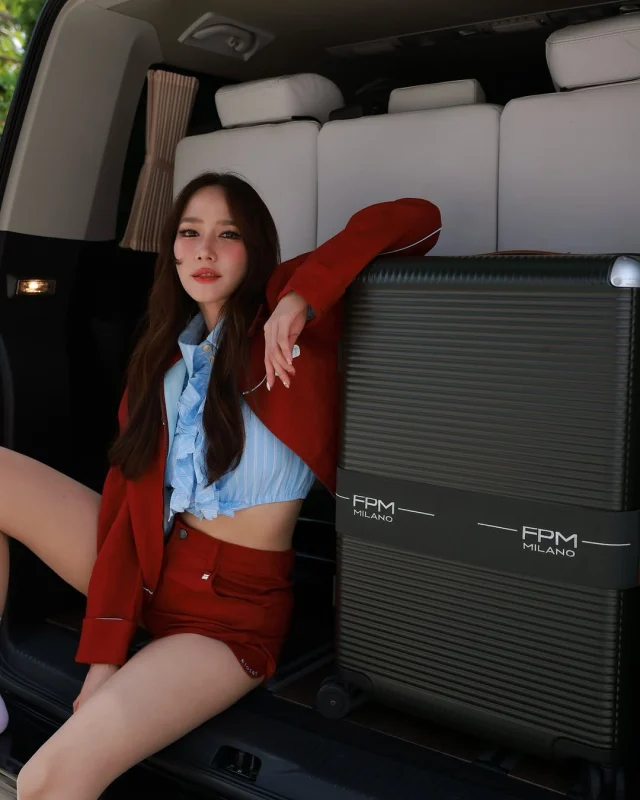 Khun @aum_patchrapa in Kloset Linen Zipper Jacket and Kloset Linen Shorts.  #klosetSS25 #WhenWeWereYoung