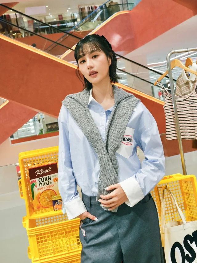 Khun @gracebudsarin checks into Kloset Supermarket 🧾  Retro supermarket meets feel good fashion in Kloset Leisure Collection “On and On” with a side of playful charm.  ✨ Exclusive First Launch ✨
At Kloset Club Pop-up Space, 2nd Floor, Central Chidlom  🛒 16 – 30 June 2025  #klosetLS25 #OnandOn