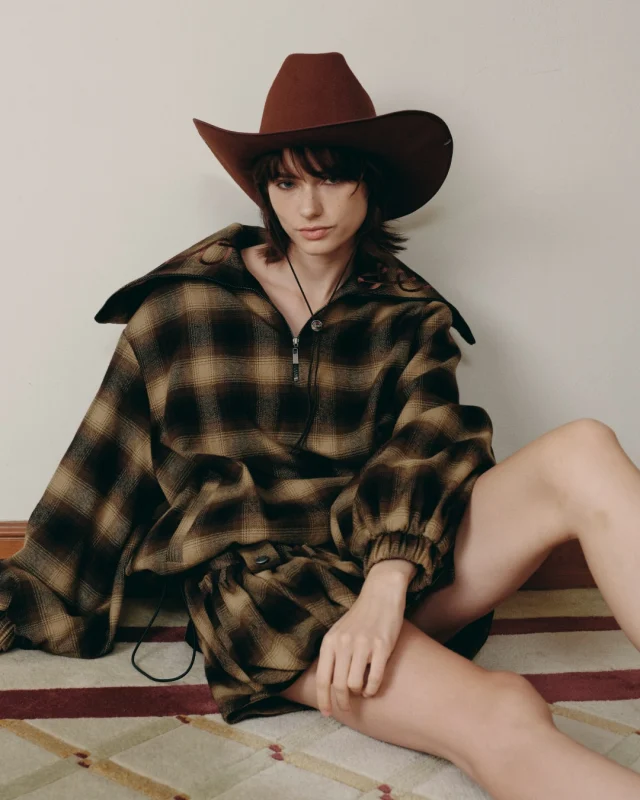 A classic take on western spirit.
Kloset Collar Plaid Pullover pair with Plaid Bubble Mini Skirt.  #KlosetAW25
#KlosetTheFundamentals