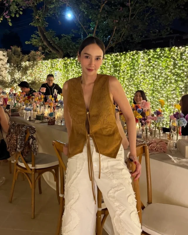 Warm moments shared with loved ones, featuring Khun @aum_patchrapa in our latest collection.  #KlosetAW25
#KlosetTheFundamentals