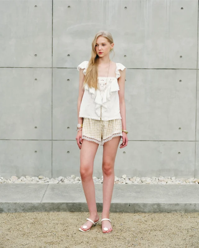 Currently in the fashion escape era — effortless, feminine, and free.  #KlosetRS26
#KlosetKissofLife