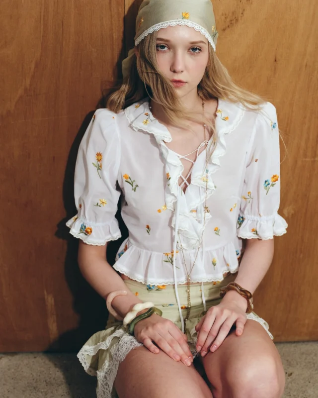 Where florals grow, free spirits follow 🌼  #KlosetRS26
#KlosetKissofLife