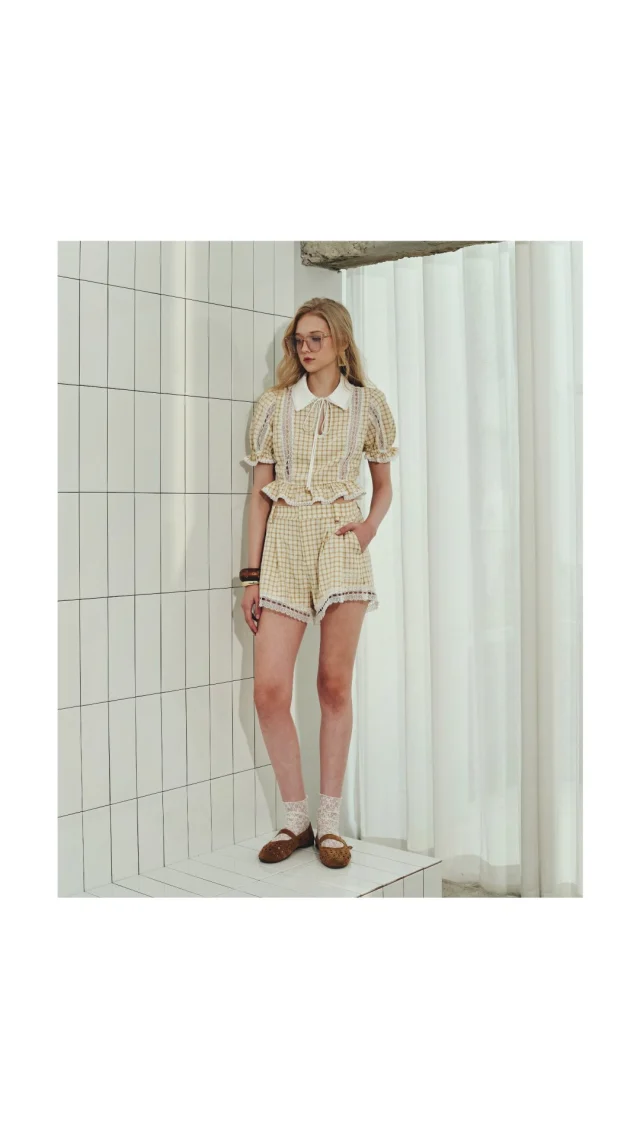 When girls see the mirror — it’s giving main character energy.  #KlosetRS26
#KlosetKissofLife