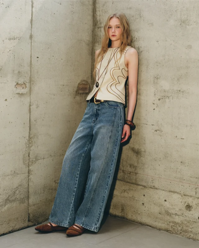 An easy silhouette with subtle details that quietly stand out.  #KlosetRS26
#Klosetkissoflife