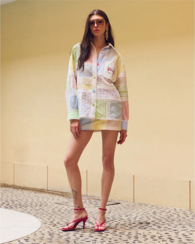 Statement pieces crafted through intricate patchwork, where soft pastel fabrics come together and are finished with delicate lace adding touch of romance and refined craftsmanship.  #KlosetSS26
#KlosetLettingGo