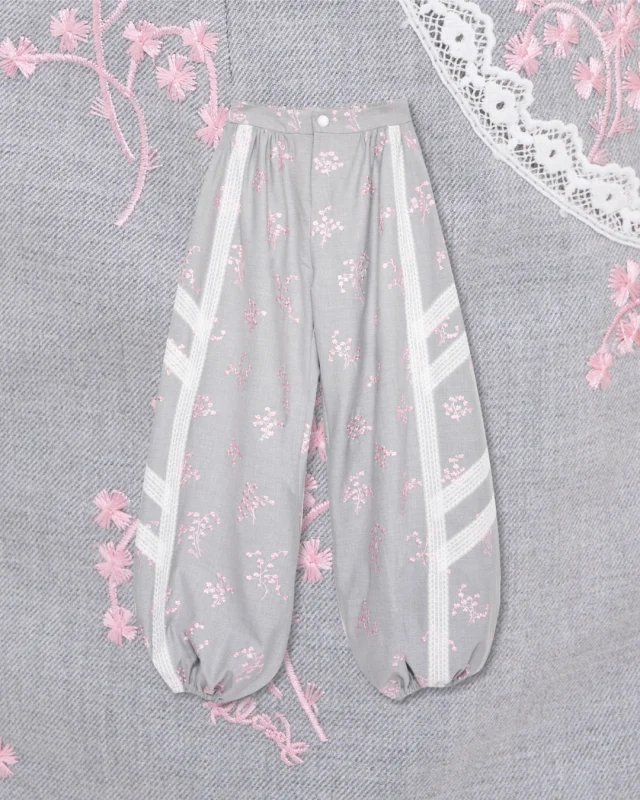 An easy silhouette with a playful edge — bloomer pants made to move with you this summer.  #KlosetSS26 #KlosetLettingGO