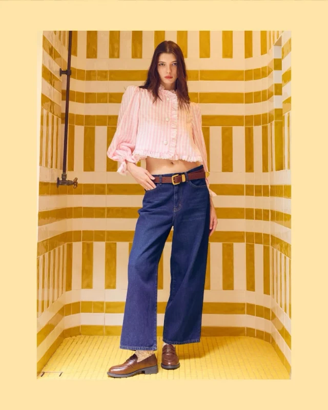 Rooted in traditional checked sarong patterns, reimagined into modern pink-and-white gingham — where heritage meets softness through intricate embroidery and layered lace.  #KlosetSS26
#KlosetLettingGO