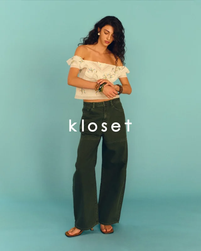 Introducing “Sea Moss Barrel Jeans”,
a masculine silhouette with a softly sculpted shape, grounded in an earthy ocean-inspired hue.  #KlosetSS26
#KlosetLettingGo