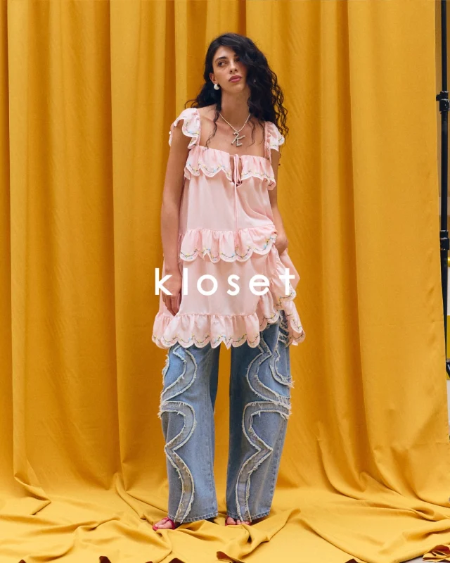 Balancing softness with a sharper edge —
feminine meets a touch of masculinity,
through delicate scallops, lace details, and contrasting tones,
coming together in a perspective that feels quietly striking.  #KlosetSS26
#KlosetLettingGo