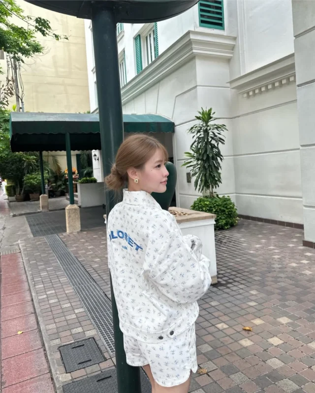 Spotted @angelnpssn wearing The Varsity Floral Jacket and Shorts — balancing playful florals with a collegiate-inspired silhouette for an effortlessly cool everyday look.  #KlosetLS26
#KlosetAtYourBest