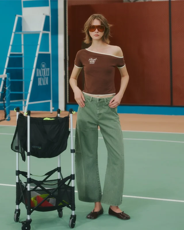Marching to the game in the Varsity One-Shoulder Top.
Inspired by team spirit, reimagined with a playful feminine twist.  #KlosetLS26
#KlosetAtYourBest