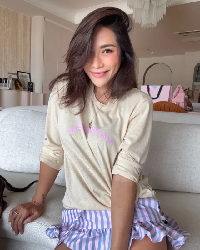 Your smile feels like sunshine.
Khun @chermarn wears Harmony Club Long Sleeve Tee paired with Crossline Stripe Skirt from our Leisure Collection.  #KlosetLS26
#KlosetAtYourBest