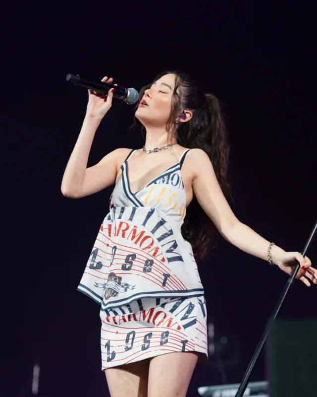 Charming on stage. ✨
Khun @violettewautier shines in our Kloset Legacy Harmonics Tank Top and Legacy Harmonics Mini Skirt.  #KlosetLS26
#KlosetAtYourBest
