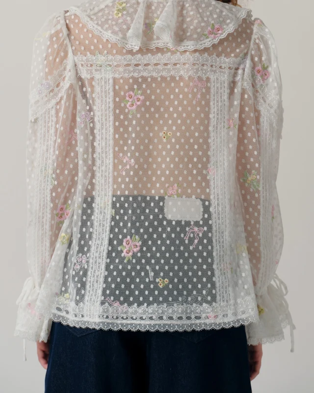 The beauty is in the details.  The Petal Breeze Blouse combines sheer textures, delicate floral embroidery, and soft feminine silhouettes—made to pair effortlessly with your favorite denim.  #KlosetPF26
#KlosetICantStop