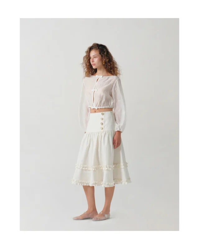 Light as air, soft to the touch. 
A sheer textured top meets playful ruffles for an effortlessly feminine look.  #KlosetPF26
#KlosetICantStop