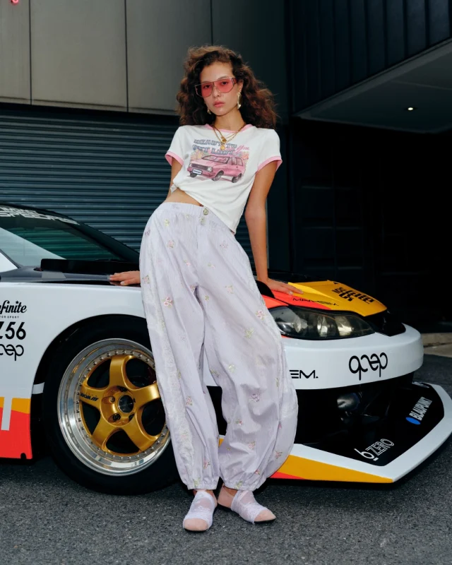 For slow drives, sunny days, and plans with no plans.
Weekend Drive Baby Tee paired with our Petal Charm Relaxed Pants.  #KlosetPF26
#KlosetICantStop
