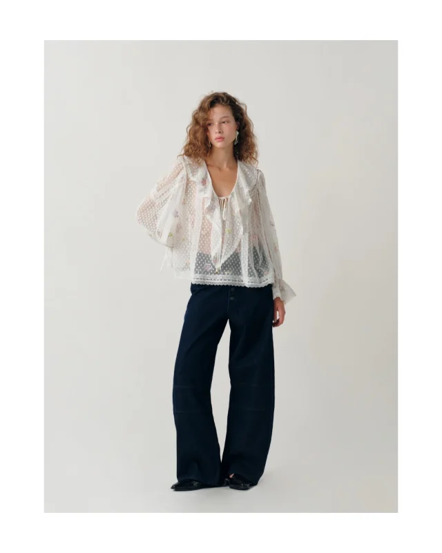 A little romance in every detail. 
Sheer lace, delicate florals, and softly layered trims come together in effortless elegance.  #KlosetPF26
#KlosetICantStop