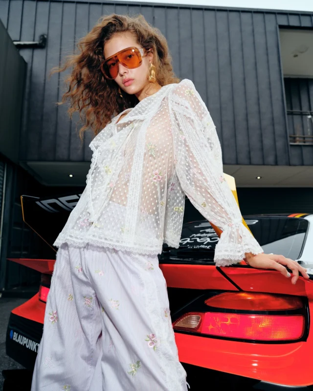 Let the breeze do the styling.
Finished with a little lilac.
The Petal Breeze Blouse meets the Petal Charm Relaxed Pants.  #KlosetPF26
#KlosetICantStop