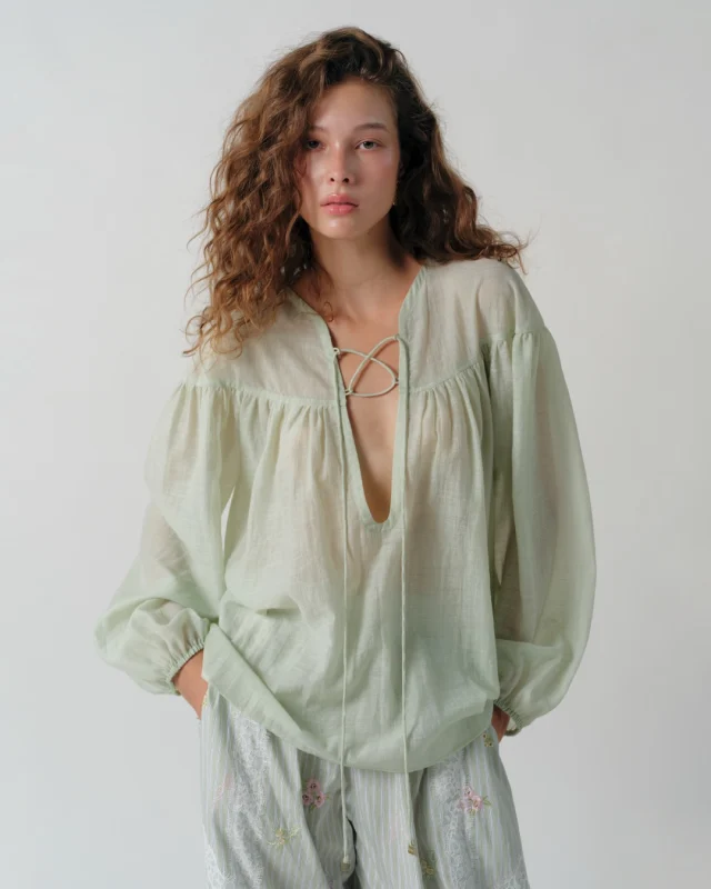 Light, airy, and effortlessly oversized — Whisper Breeze Blouse is made for easy weekend moments.  A breezy silhouette that keeps your look relaxed, effortless, and perfectly put together.  #KlosetPF26
#KlosetICantStop