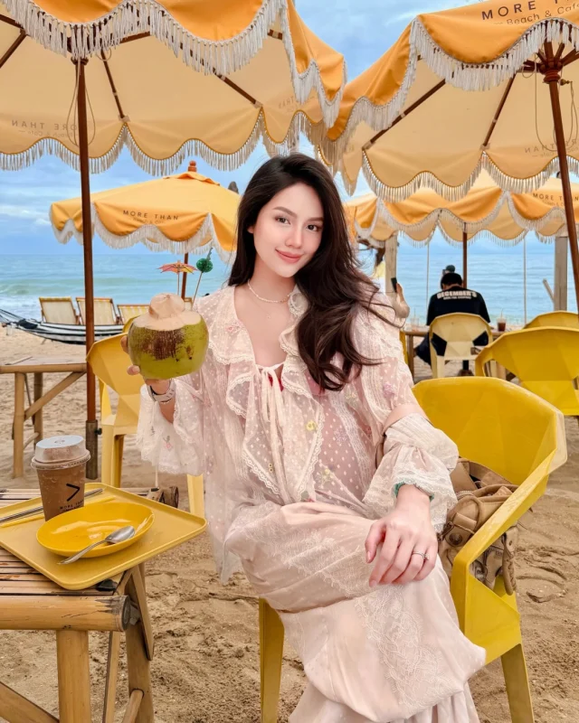 Vacation mode: ON
Spending sun-soaked days with Khun @architasiri in the Petal Breeze Blouse and Lace-Trim Bloomer Pants.
 — made for slow days by the sea.  #KlosetPF26
#KlosetICantStop