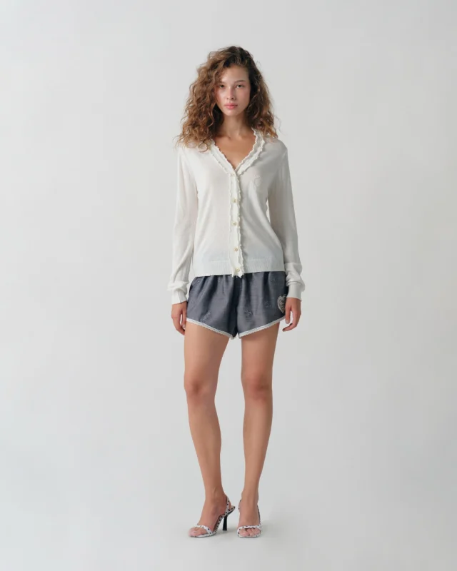 Morning Glow Cardigan is back. 
A favourite that sold out, now returning just in time for cooler days ahead.
Light enough for a little chill, easy enough to throw on and go.  #KlosetPF26
#KlosetICantStop