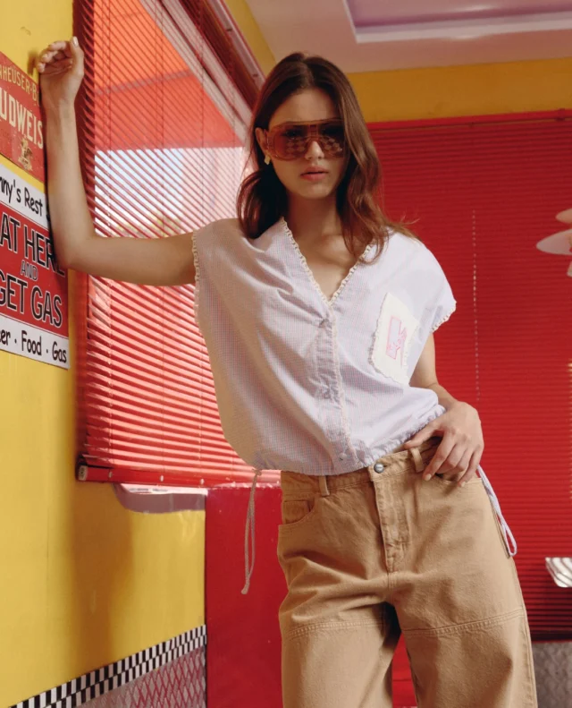 Keeping it easy, with a little something extra.
Relaxed Cap-Sleeve Top paired with our Butterscotch Barrel Jeans.  #KlosetLS26
#KlosetGimmeMore