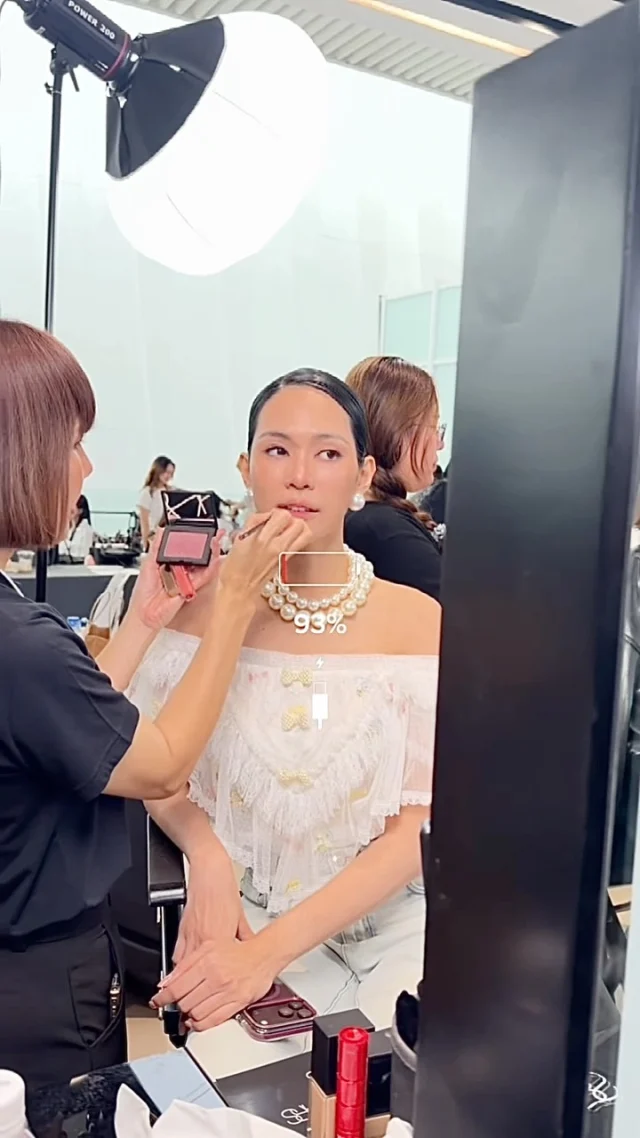 From the first fitting to the final walk. 
All the moments that brought the collection to life.  #KlosetAW26
#ELLEFashionWeek2026
#EFW26ATICONSIAM
#SeeYouAtTheTent
#ICONSIAM